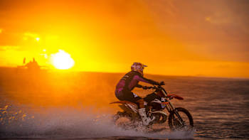 AP-1Q5WYSCX51W11-featureMedia