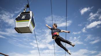 AP-1TFUWQ3M91W11-featureMedia