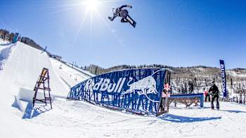 AP-1UJD4HKT12111-featureMedia