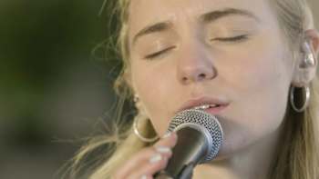 AP-1UEB1S8651W11-featureMedia