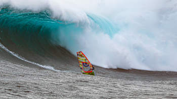 AP-1URAQGD712111-featureMedia