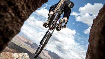 AP-1UYEXQZS51W11-featureMedia