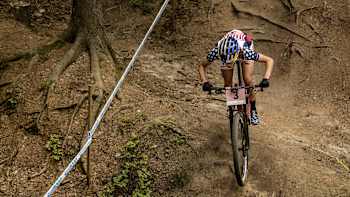 AP-1VWBTUJD12111-featureMedia