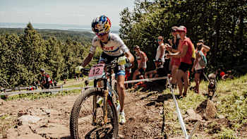 AP-1W6DAHN152111-featureMedia