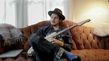 AP-1M1HUMDJS2111-featureMedia