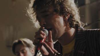Albert Hammond Jr of The Strokes sings during his Analog in Vienna session.