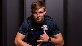 AP-1W6ADVP1W2111-featureMedia