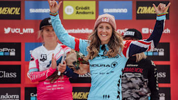 AP-1W6D9TG4W2111-featureMedia