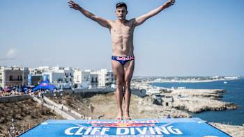 Jonathan Paredes prepares to dive from the 27m platform in Polignano a Mare.