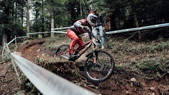 AP-1XH4Y6UNH1W11-featureMedia