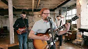 AP-1XUU987512111-featureMedia