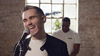 Una imagen de Toddla T y Moss Kena en el estudio.