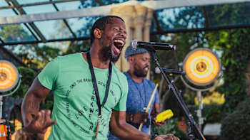 AP-1XUU9GV2H2111-featureMedia