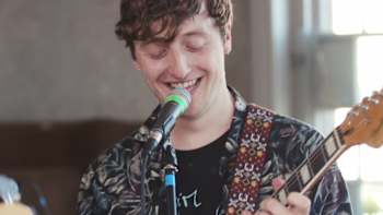 AP-1XUU982HS2111-featureMedia