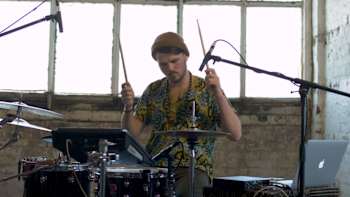 AP-1XUU97FM52111-featureMedia