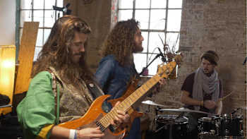 AP-1Y3649DAH2111-featureMedia