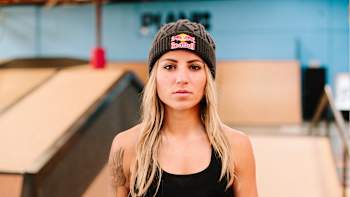 AP-1YCJPCZM51W11-featureMedia