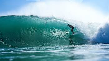 AP-1YBAAGR251W11-featureMedia