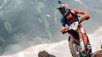 AP-1YN8AUJYH2111-featureMedia