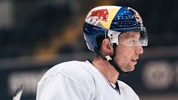 AP-1YPW39DFN1W11-featureMedia