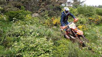 AP-1YN8AZZK92111-featureMedia