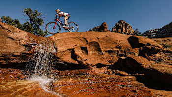 AP-1ZB2RH71D2111-featureMedia