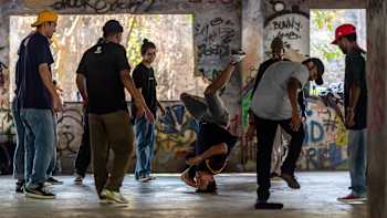 AP-1ZBEF6UGD1W11-featureMedia