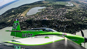 AP-1ZUTK3RZH1W11-featureMedia