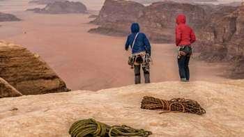 AP-1ZDNCF88D2511-featureMedia