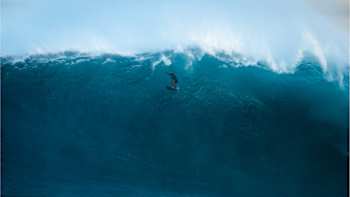 Surf Sessions S2 E4: Kai Lenny surfs Jaws – video