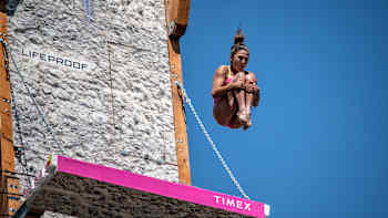 Adriana Jiménez: Red Bull Cliff Diving – video