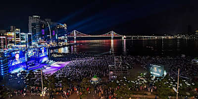 Busan’s beach was lit up at night A photo of the beach and stage from the StarCraft Remastered GG Together Korean launch event