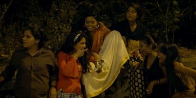 Vibhawari Deshpande, Chitrangada Chakraborty, Divya Unny, Kritika Pandey, Rakhi Mansha, Mia Maelzer on set
