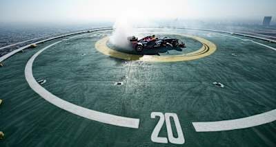 David Coulthard en el helipuerto del Burj Al Arab.