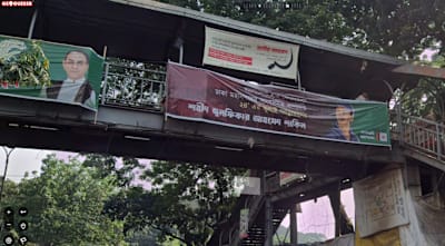 Język bengalski charakteryzuje się długą poziomą kreską u góry słów