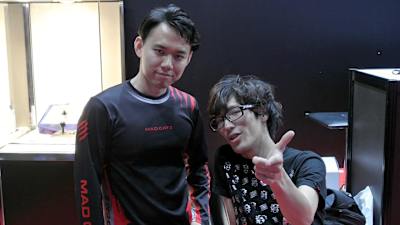 Mad Catz teammates Tokido (left) and Mago (right)