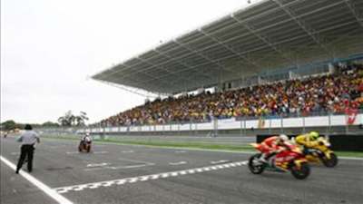 Toni Elias vs Valentino Rossi na torze Estoril 2006
