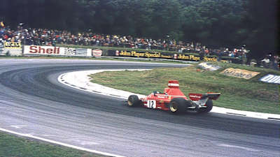 ドルイド・ベントを行くニキ・ラウダとフェラーリ312B3