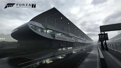 A screenshot of the Suzuka Circuit in Forza 7