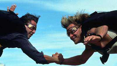 Patrick Swayze ve Keanu Reeves'i buluşturan Kırılma Noktası (Point Break) 90'ların unutulmaz filmlerinden