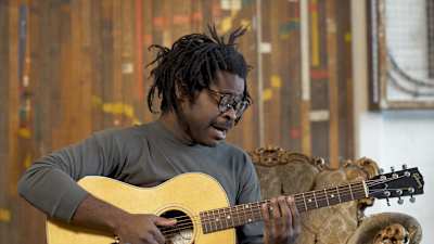 Watch an exclusive session with the acclaimed soul-infused singer.