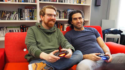 Game Director Josef Fares und Autor Olaf Bleich.