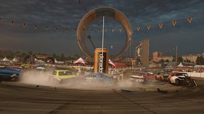 In der Kurve vor dem Looping geht die Post ab. Wreckfest wartet mit abwechslungsreichen Pisten auf