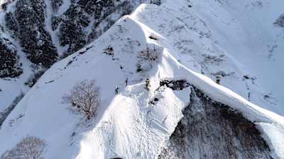 2018年春　硬い雪を登る永井と腰越