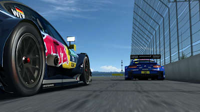 Wir verfolgen den Mercedes in der DTM-Meisterschaft. Die Rennsimulation RaceRoom gehört zu den besten Genrevertretern überhaupt