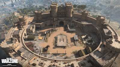 Ganz im Südosten der Karte von Verdansk befindet sich der Zordaya Prison Complex. Einer der besten Call of Duty: Warzone Landeplätze