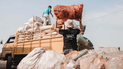 Plastik atıklar evlere dönüşüyor