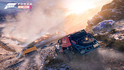 Wir rasen in den Schlund des Gran Caldera Vulkans. Der feuerspeiende Berg stellt den höchsten Punkt in der Geschichte der Forza Horizon-Reihe dar