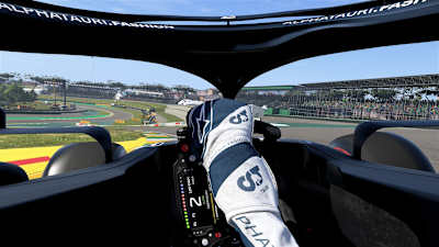 Screenshot des AlphaTauri AT02 in Interlagos in F1 2021