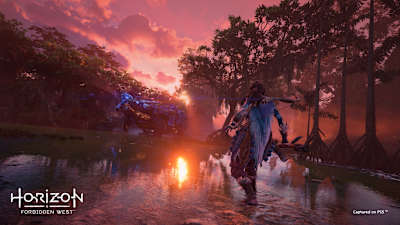 Screenshot aus Horizon: Forbidden West zeigt Aloy, die einen Shellsnapper entdeckt.
